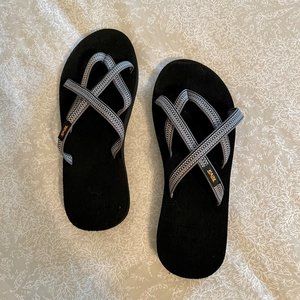 Teva Women's Grey Olowahu Sandal Size 8